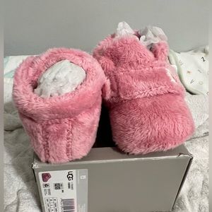 Pink UGG infant crib booties 2/3